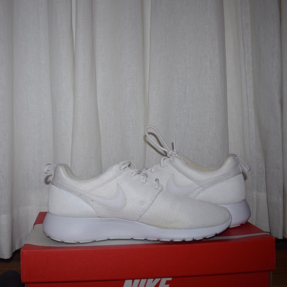 Women’s Nike Roshe WHITE